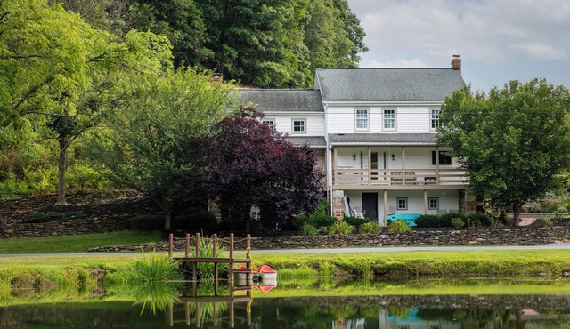 Modern Farmhouse with hot tub/sauna/huge patio