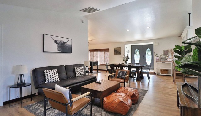 Modern Farmhouse Walkable To Amenities!