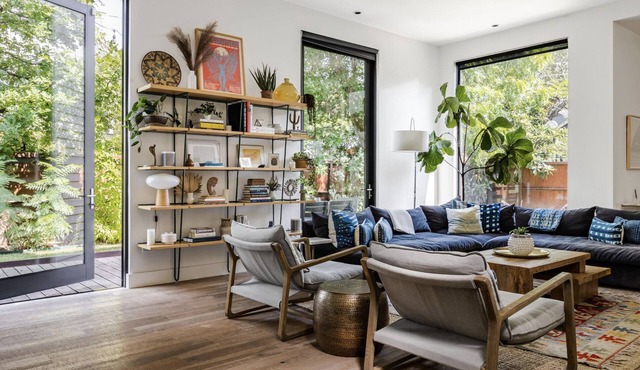 Modern Farmhouse + Walk to SOCO - Marfa Modern!