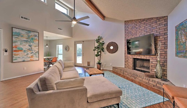 Modern Fayetteville Home < 1 Mi to U of A!