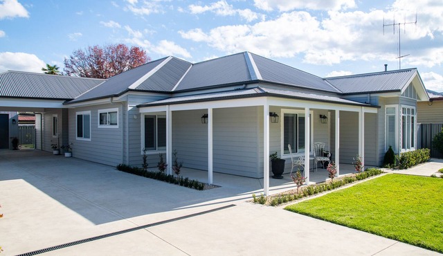 Modern Federation Style home in town centre