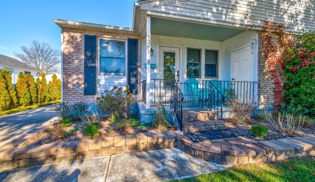 Modern Fenced in Pet Friendly 2BR 1BA Home