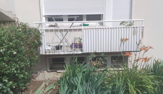 Modern first floor apartment - 2 bedrooms, sleeps 4