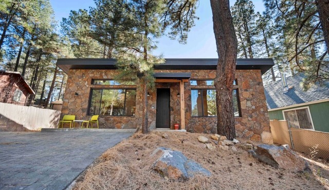 Modern Flagstaff Wood Cabin Home/Forest Views