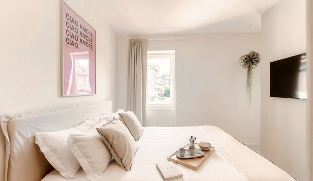 Modern flat close to the walled city of Como (Floristeria Apartment)