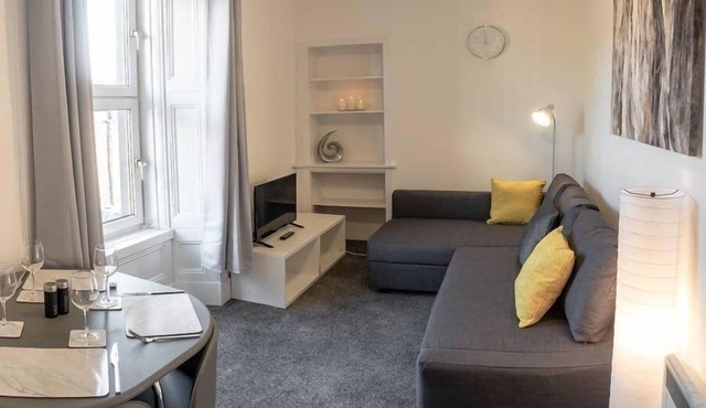 ☆Modern Flat, Close to University and City Centre☆