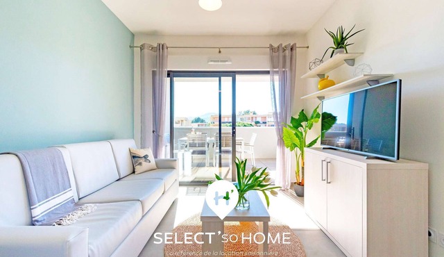 Modern Flat with Pool and Parking at la Favière