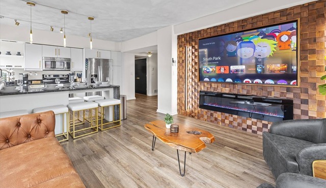 Modern Flat off Meridian - Walk Anywhere Downtown