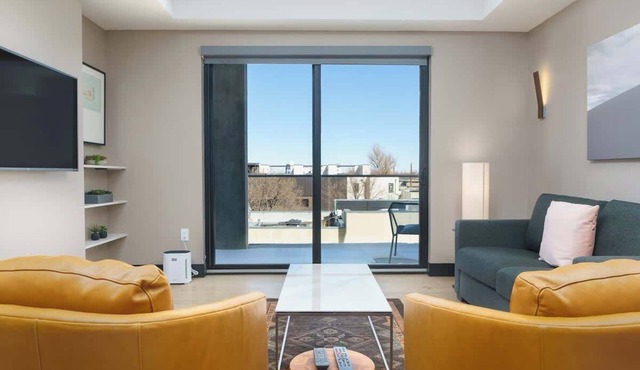 Modern Flat on Tennyson St w/Balcony & Views