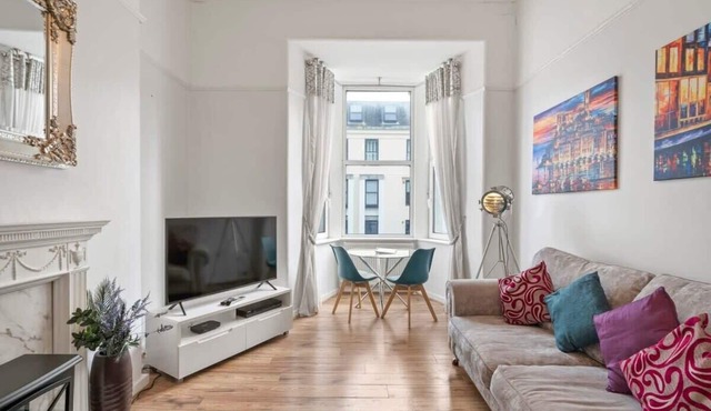 Modern Flat on The Hoe w/Private Parking