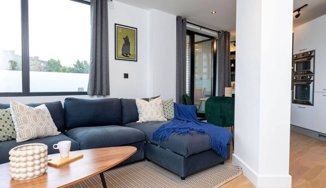 Modern Flat with Private Balcony | Lift access