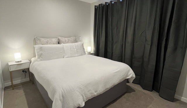 Modern Flat with Mountain Views in Queenstown