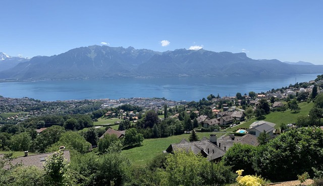 Modern flat with panoramic views in Jongny near Montreux