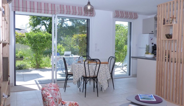 Modern flat with terrace, close to the sea