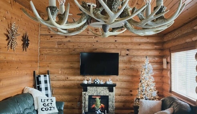Modern Folk Cabin mins away from Wisconsin Dells