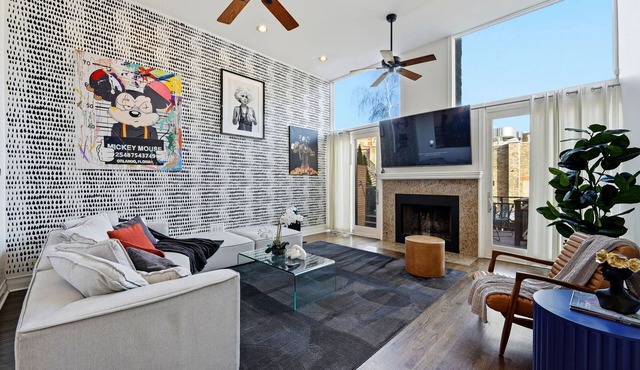 Modern Four-Bedroom 3-Bath Townhouse in River West
