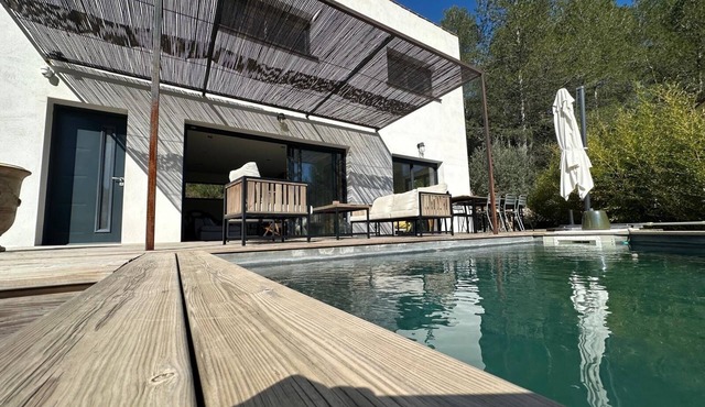 Modern villa at the foot of the Pic Saint-Loup