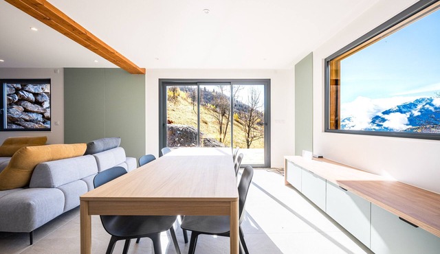 Modern Chalet for 8/10 Guests with Panoramic Valley View