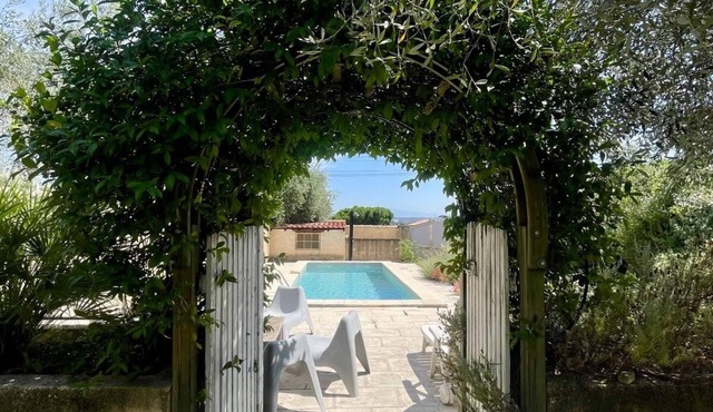 Modern Villa with Private Pool and Game Room – Ideal for 10 People