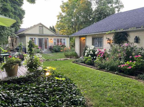 Modern French Cottage in Old Town The 506