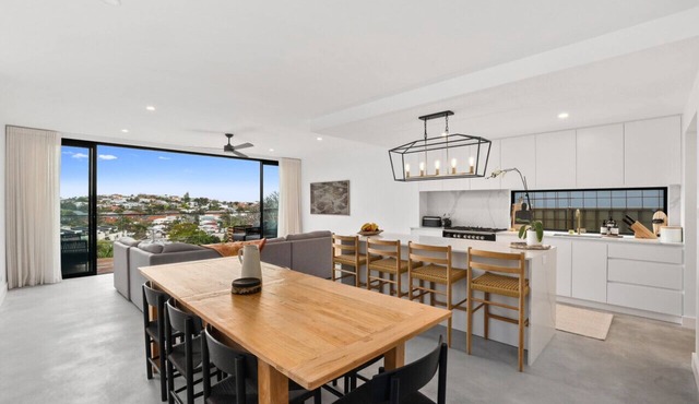 Modern Freshwater Beach Pad