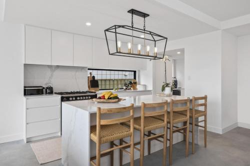 Modern Freshwater Beach Pad