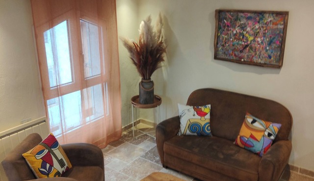 Modern, fully-equipped apartment in town center, located between lakes and mountains