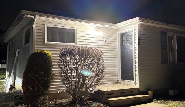 Modern Fully Renovated 2BR Retreat Minutes from RIT Safe & Spacious