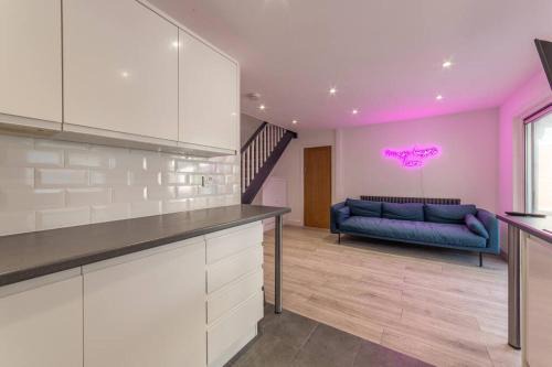 Modern Fully Renovated 4 Bedroom