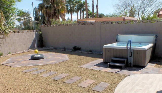 Modern- Fun + Great Amenities King Bed, 4 BR, 2 Car Garage