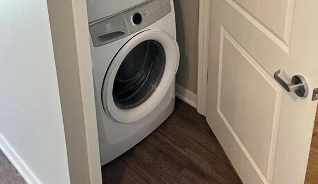 Modern Furnished 1 BD / 1 BA