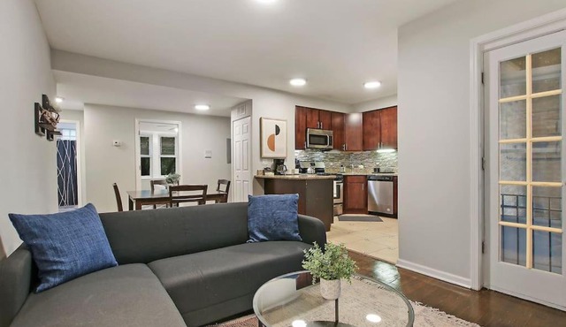 Modern & Furnished 2BR Apt with In-unit Laundry - Sunnyside 2E