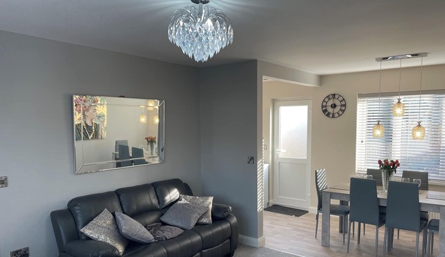 Modern furnished 3bed property