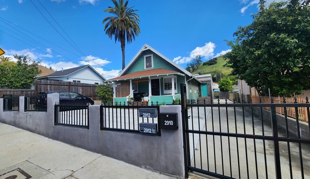 Modern Furnished ADU Near Metro LA – Mid‑Term Ready