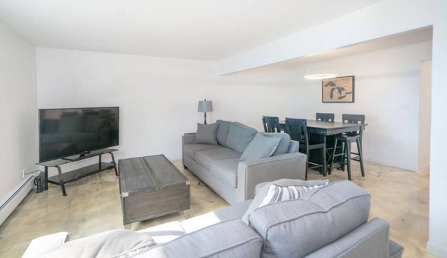 Modern Furnished Condo-St.Clair