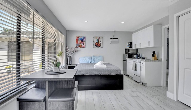 Modern furnished studio, North of Atlantic Ave