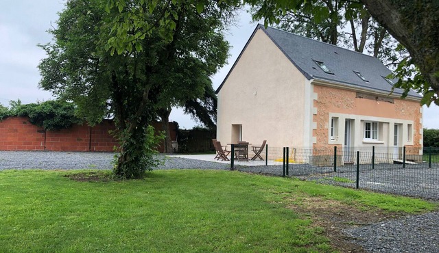 Modern Gîte near Le Mans: Garden, Wi-Fi, 4 Bedrooms, 3 Baths, Accessible, Ideal for Professionals