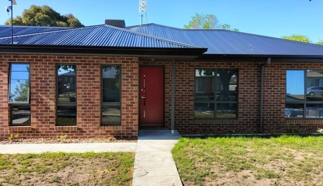 Modern Geelong Unit (red)