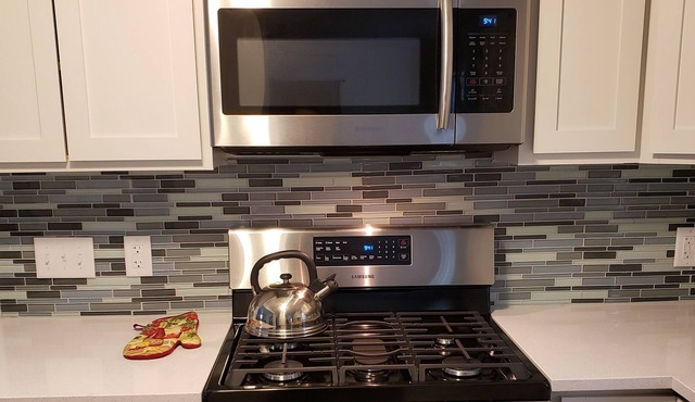 MODERN GEM, CLOSE TO DOWNTOWN VALPO AND VU, DUNES AND BEACHES