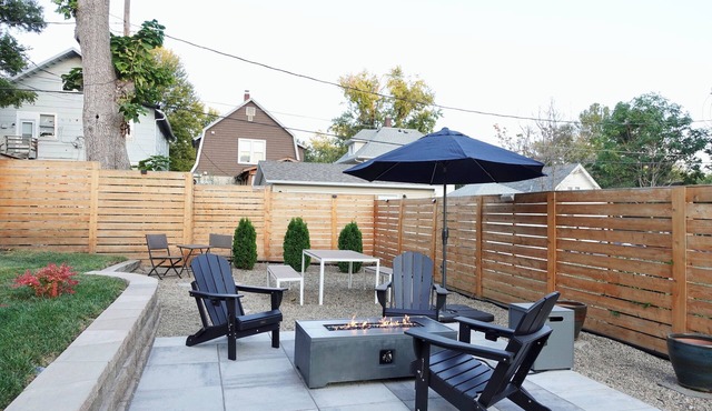 Modern Gem: King Bed I Arcade I FirePit I 5mins CWS I CHI Arena I Creighton