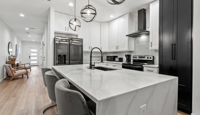 Modern Gem Near Downtown!