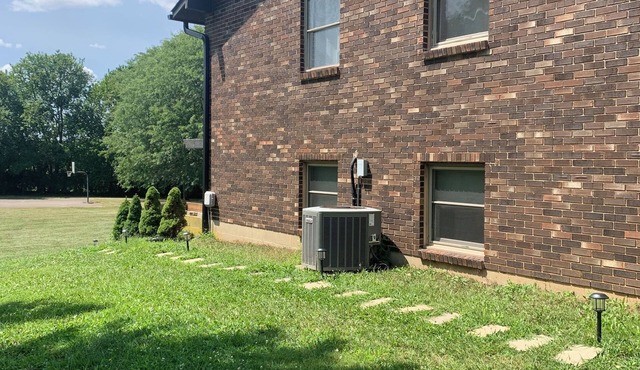 Modern getaway, near the bike path, and fair grounds! Pet friendly.