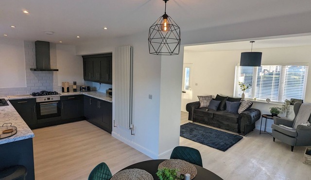 Modern Gilliver house Rural retreat sleeps 7