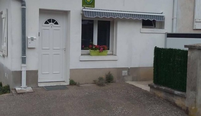 Modern Gîte with Easy Access to Local Attractions & Amenities