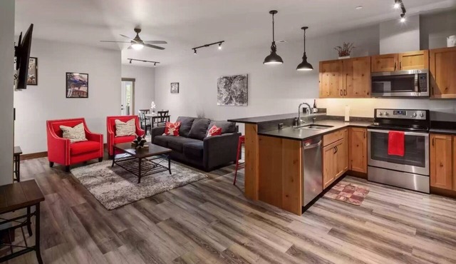 Modern Glacier Getaway - 2 bed/2 bath