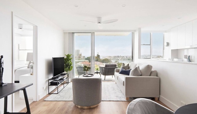 Modern Glamour is an apartment with breathtaking harbour bridge views