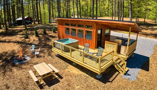 Modern Glamping Cabin with Hot tub