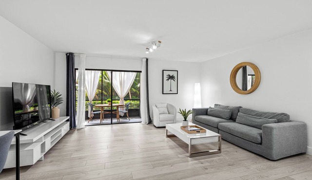 Modern Golf Beach villa 2 -Between Boca Raton & Deerfield Beach