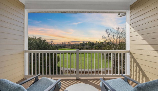 Modern Golf-View Condo Barefoot Resort Pools Beach Gear Included