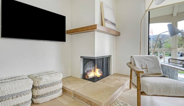 Modern Golf View Escape: King Bed Balcony Pool